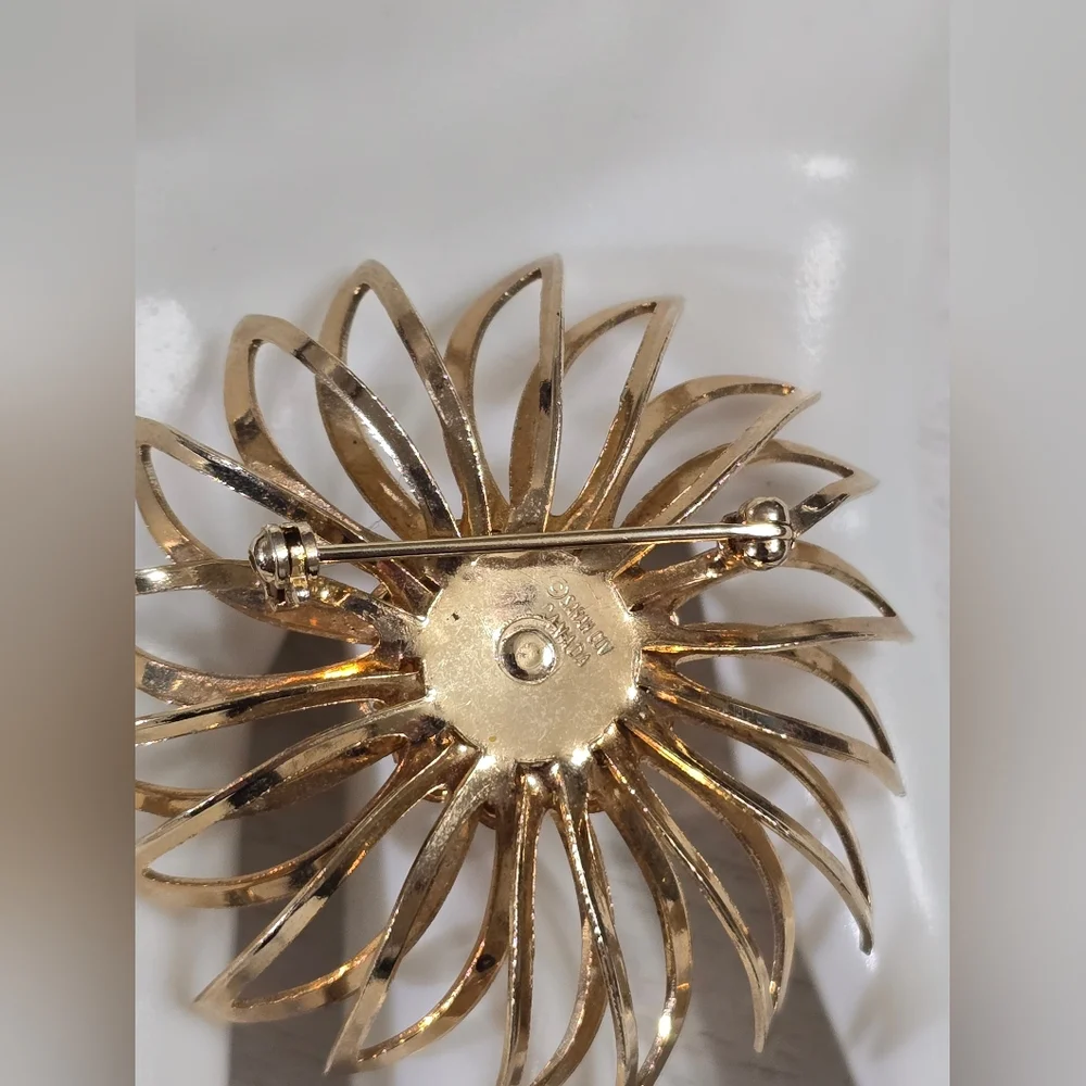 Sarah Coventry Canada Aurora Borealis Rhinestone & Metal Flower Vintage Brooch